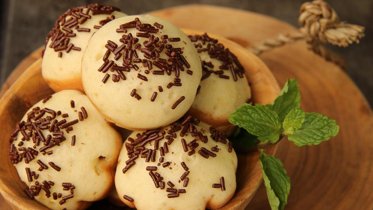 Kue Cubit Kekinian Resep, Topping, dan Tips Membuatnya